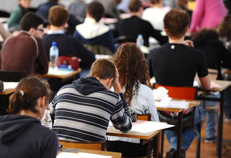 انطلاق عملية التسجيل لإجتياز إمتحانات البكالوريا أحرار 2015/2016